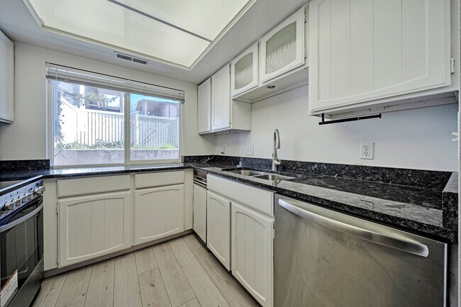 Building Photo - Ground Level 2 Bedroom 2 Bathroom Condo- Gated Murray Community