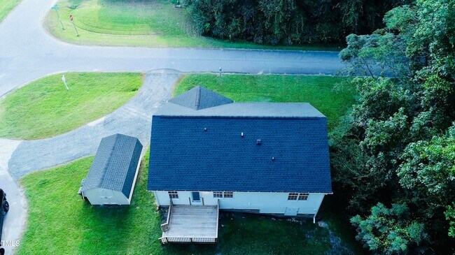 Building Photo - 1000 Meadowgreen Dr