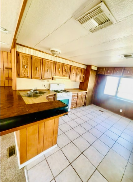 Building Photo - 6345 N Dona Ana Rd