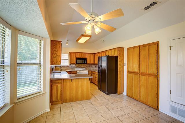 Building Photo - 7909 Tree Leaf Ln