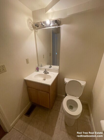 Building Photo - 34 Raymond St