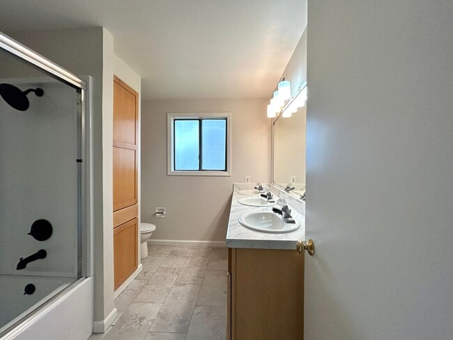 Building Photo - Beautiful 4BD Home | Fireplace, Fenced Backyard, Deck, Garage & A/C