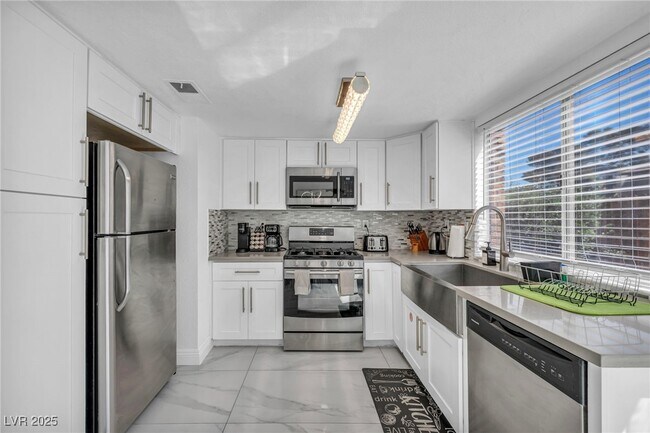Building Photo - 1453 Santa Anita Dr