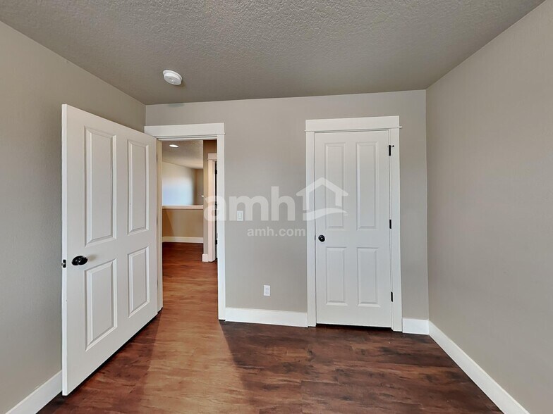 Building Photo - 440 Tulip Ave