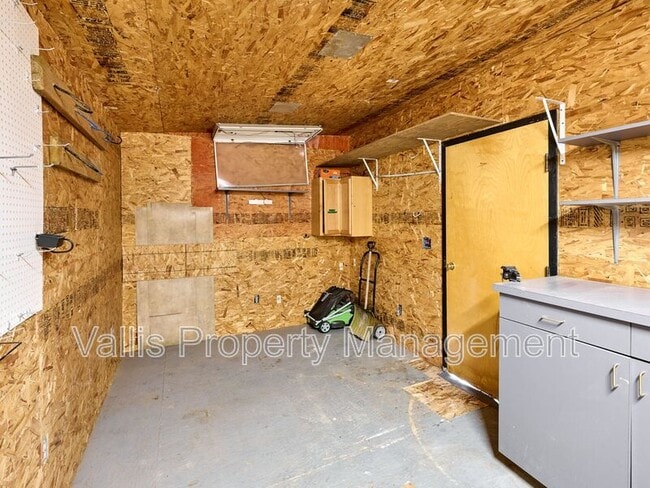 Building Photo - 1204 Commercial St NE