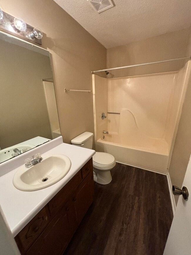 Building Photo - 121 Candlebrook Dr