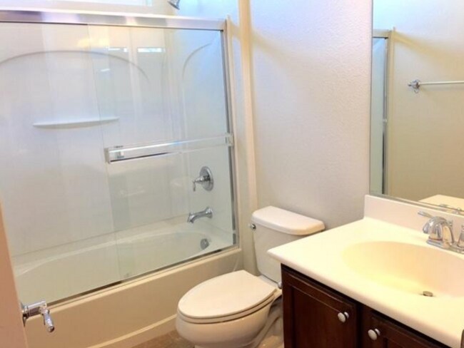 Building Photo - 9405 Clemente Dr