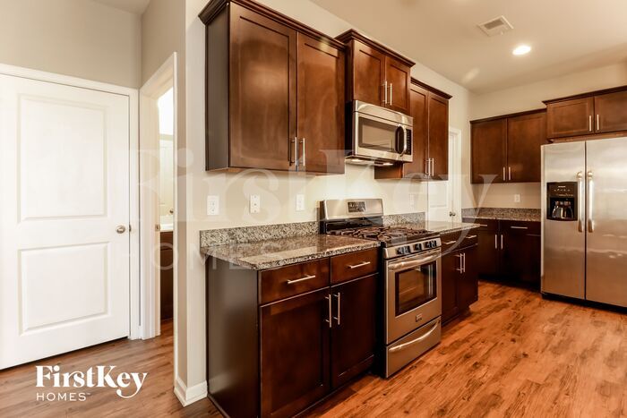 Building Photo - 4845 Hawkins Dr