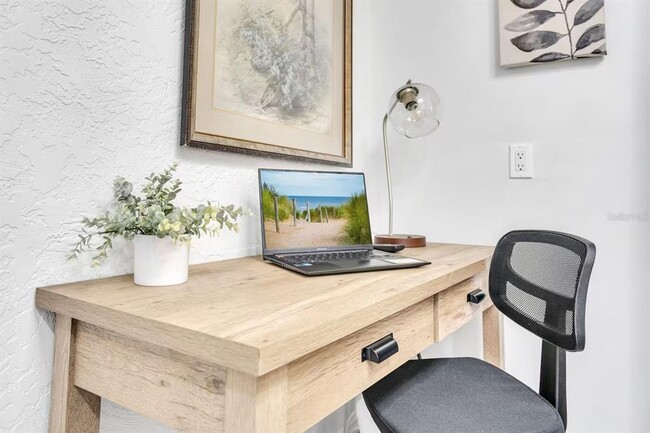 Building Photo - 1317 Cocoanut Ave