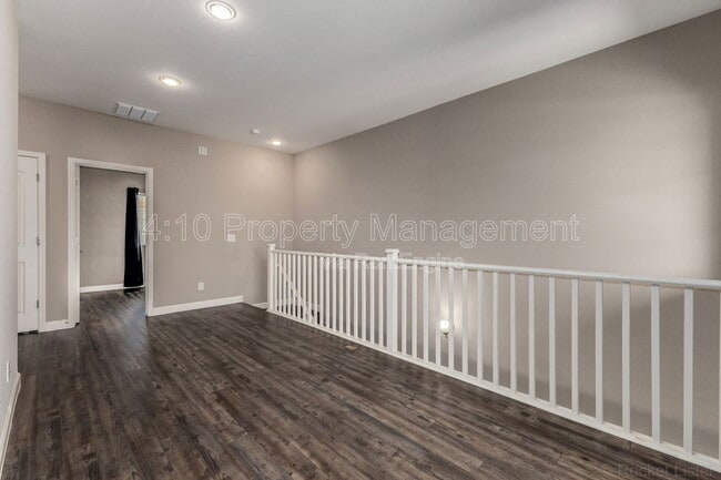 Building Photo - 1367 S Country Club Dr