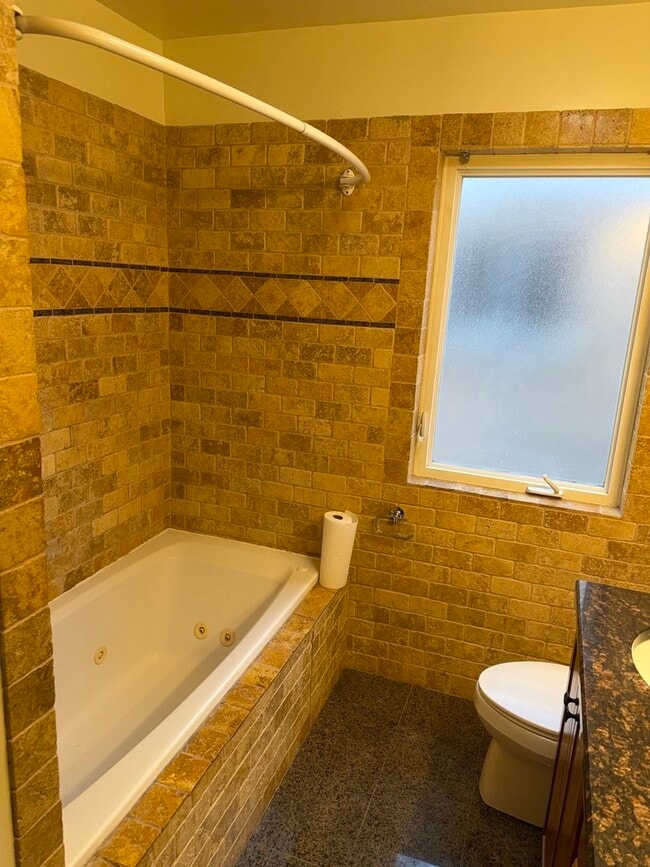 Building Photo - 4144 N Parkside Ave