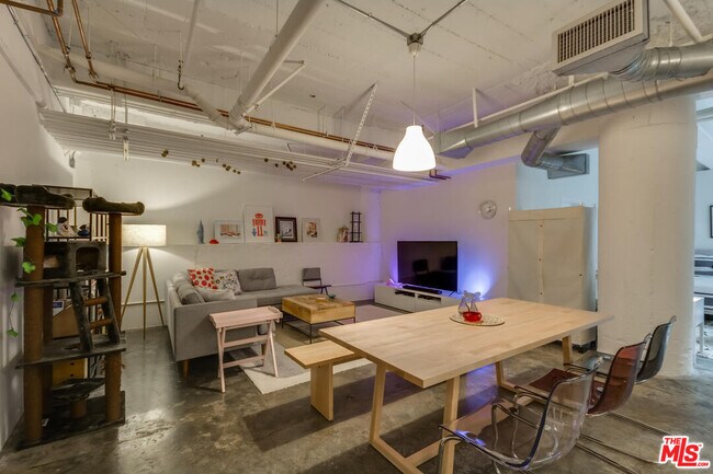 Building Photo - 1100 S Grand Ave