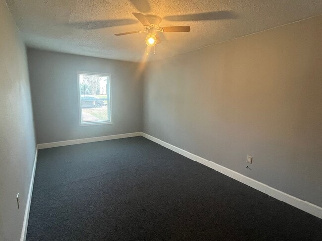 Building Photo - 2207 S Hartford Cove