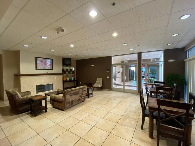 Community/Recreation Room - 5325 Newcastle Ave