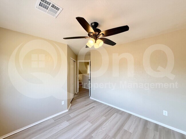 Building Photo - 877 W Shellfish Dr