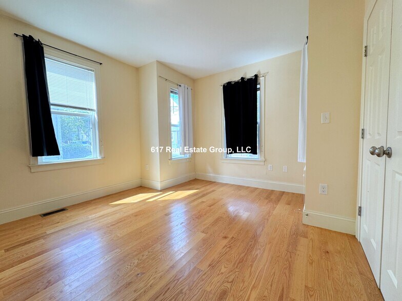 Building Photo - 35 Pratt St