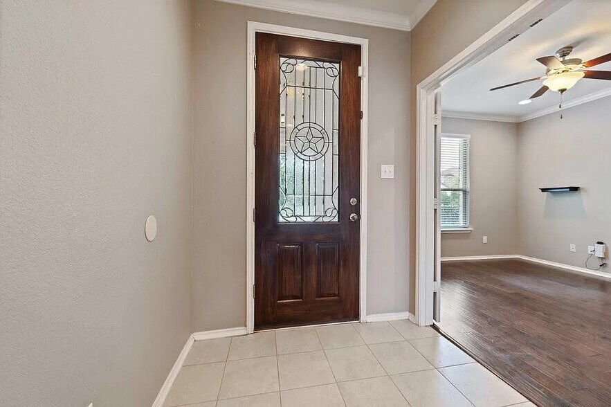 Building Photo - Room in House on Calla Lily Boulevard