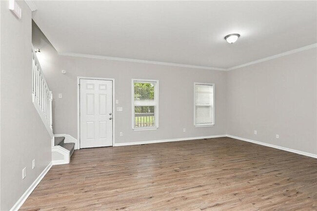 Building Photo - 841 Ridge Ave NW