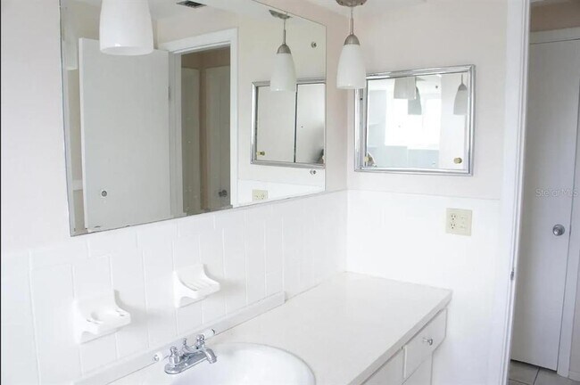 Building Photo - 7608 Camelot Rd