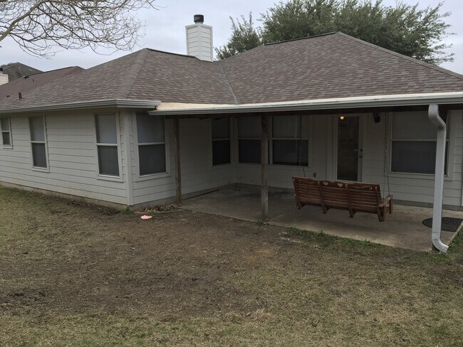 Building Photo - Welcome home to 824 Crossbranch!