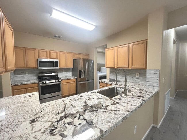 Building Photo - Beautiful Summerlin townhome, 3 bed, 2.5 bath, on 1st floor.