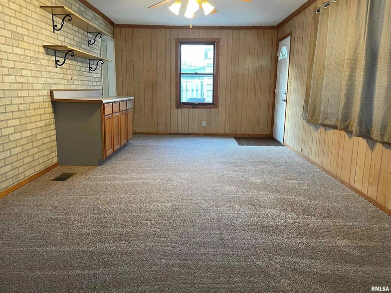 Building Photo - 2211 N Flora Ave