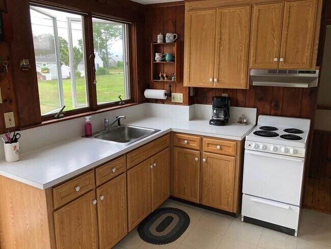 Building Photo - 79 Mattapoisett Neck Rd