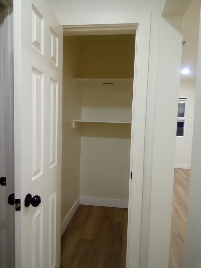 Building Photo - Beautifully Remodeled 2-bedroom apartment