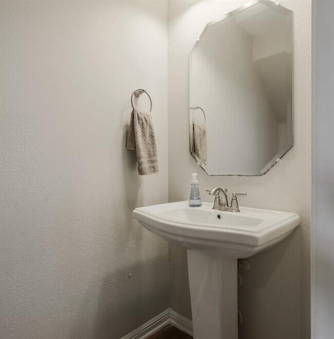 Building Photo - 121 Alondra Way