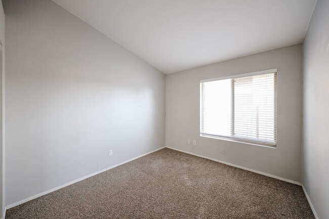 Building Photo - 14707 W Lupine Ln