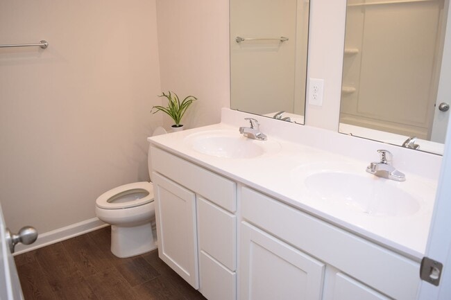 Building Photo - Modern 3-Bedroom Townhouse with Garage & P...