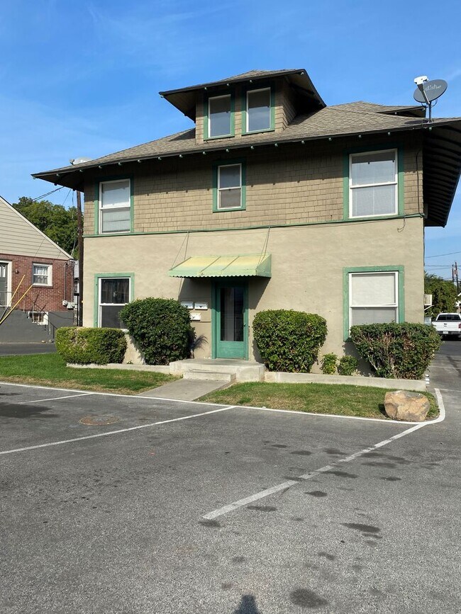 Primary Photo - 1205 W Yakima Ave