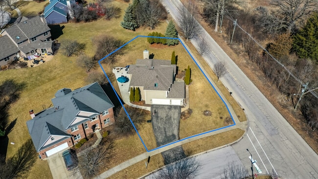 Building Photo - 2655 Molitor Rd