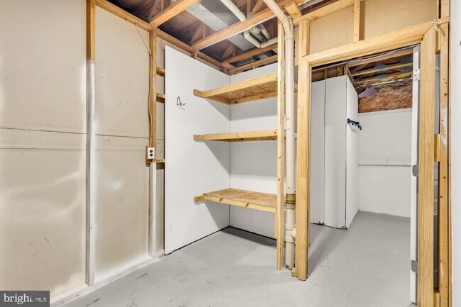 Building Photo - 2810 Cambridge Dr