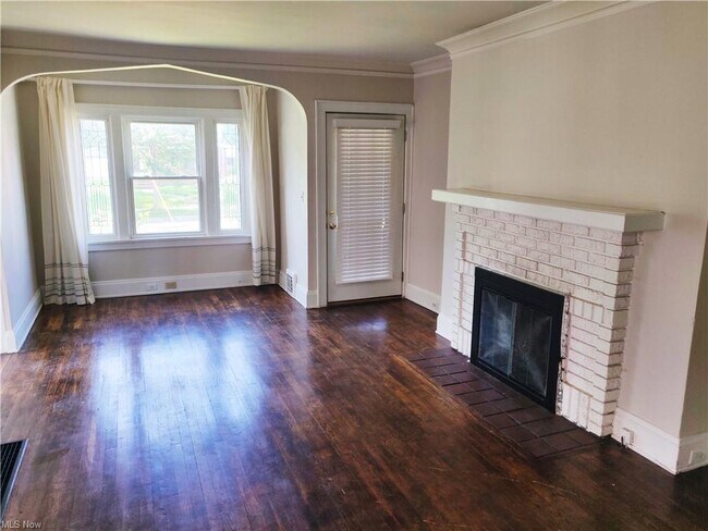 Building Photo - 3300 Dellwood Rd