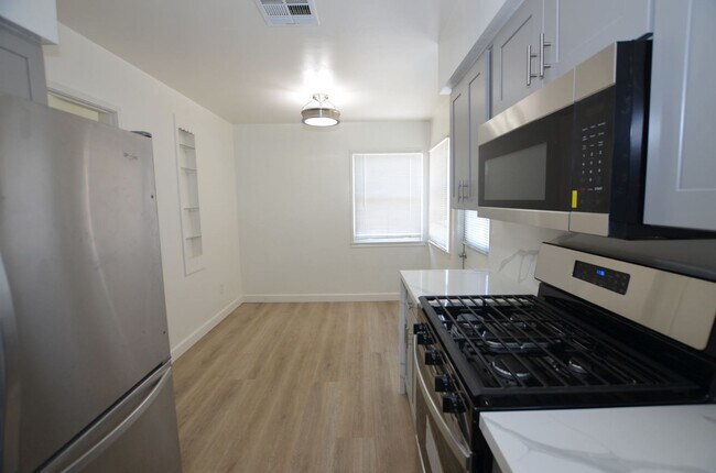 Building Photo - 2Bd/1Ba Single Family Home