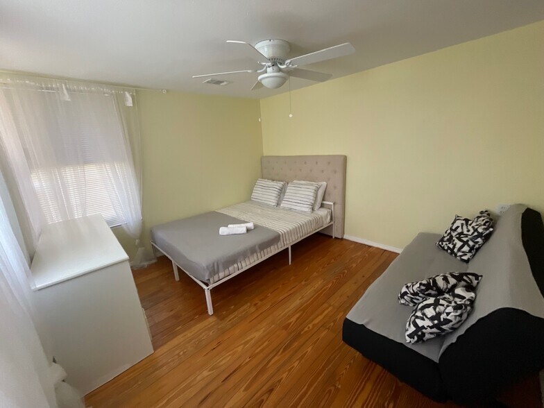 3x2 or 4x2 bedroom - 2440 Manasota Beach Rd