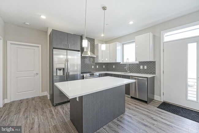 Building Photo - 300 W Jefferson St