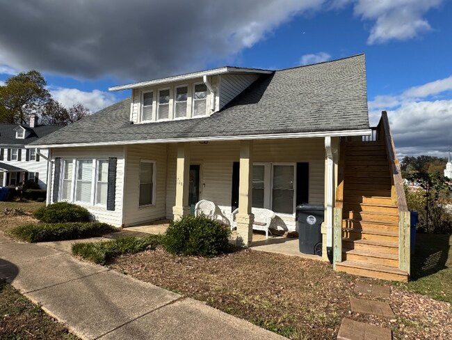 Building Photo - 711 Kensington Ave