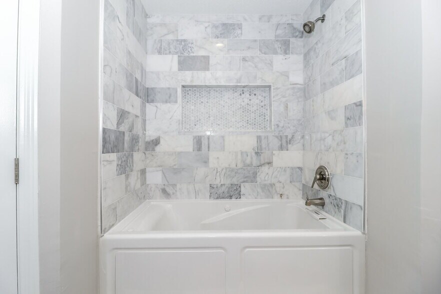 Building Photo - 7309 Schilling Cove E