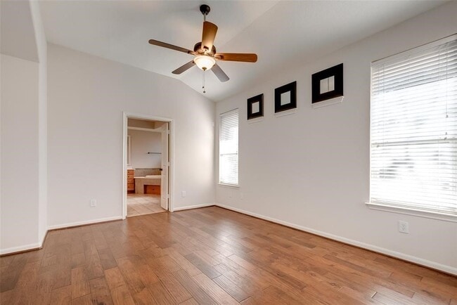 Building Photo - 34 N Longsford Cir