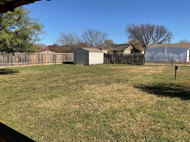Building Photo - **APPLICATION RECEIVED**  3-Bedroom Home in Downtown Burnet with Large Fenced Yard!