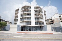 Building Photo - 823 S Water St