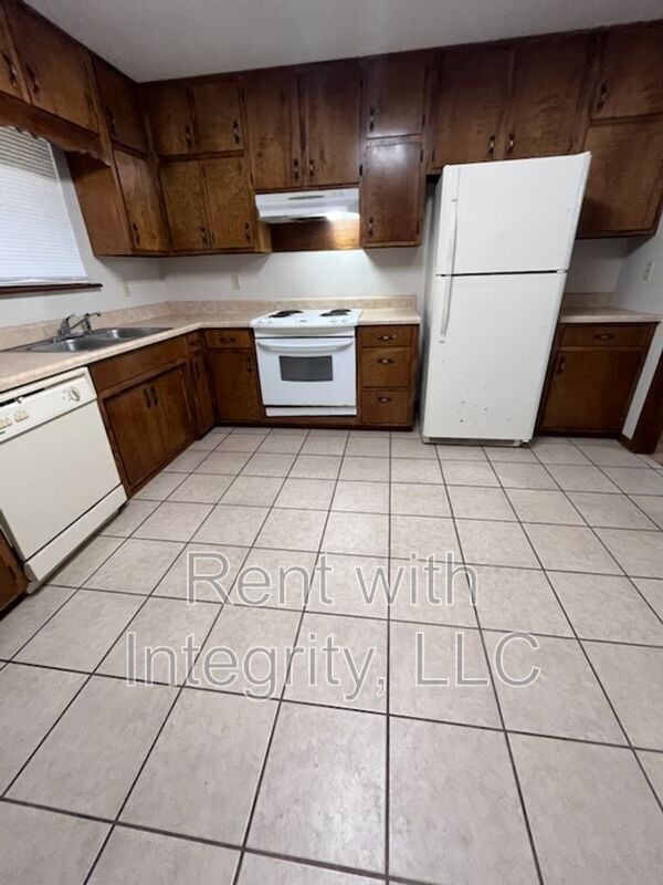 Building Photo - 8787 Louvinia Way