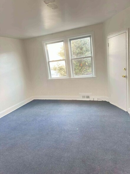 Building Photo - 419 Gusryan St