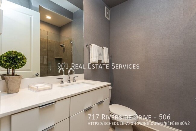 Building Photo - 717 Riverside Dr