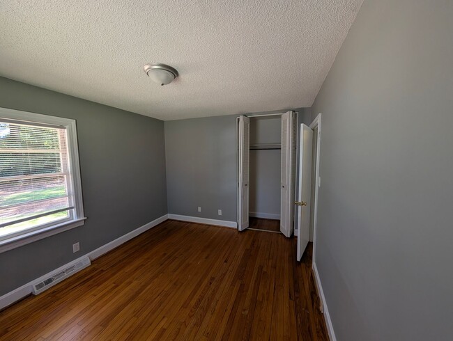 Building Photo - 3 Bedroom, 1.5 Bath Home with HVAC & Fenced Backyard