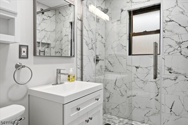 Building Photo - 401 US-22