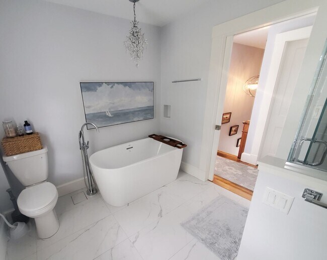 Building Photo - Winter Rental: 10A Gloucester Ave. (Utilit...