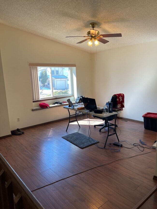 Building Photo - 4 Bedroom Rancher